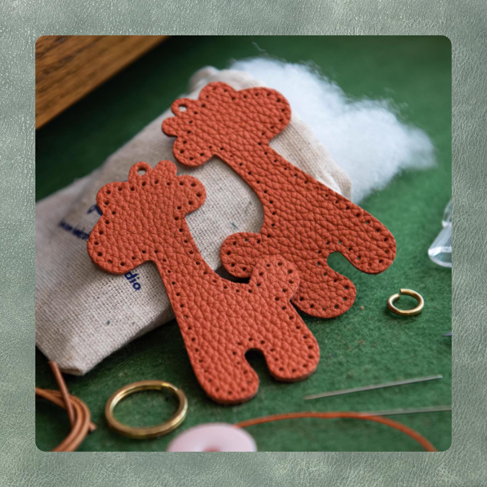 DIY keychain die cutting cutting die, keychain leather die cutting machine, leather craft steel knife die punching tool