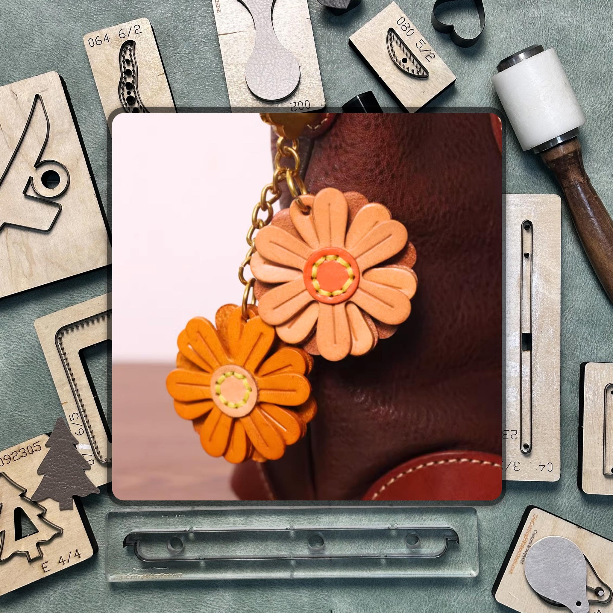 Flower Shape Keychain Precision Cutting Die - Steel Ruler Die Cut Custom Pendant Designs for Leather Crafts, DIY Projects and Paper Products
